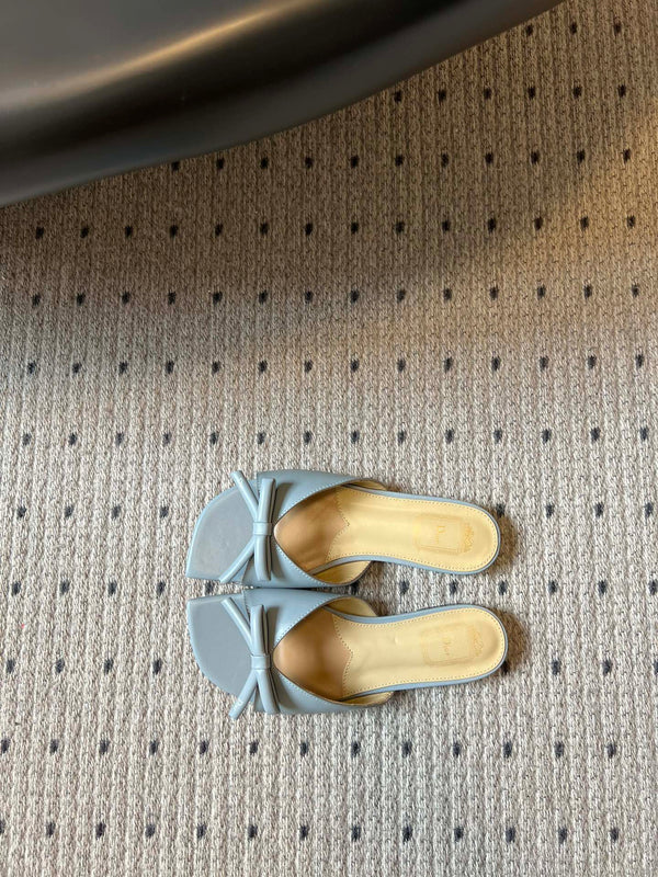 CD 26s Bow Slide Light Blue Satin 820000