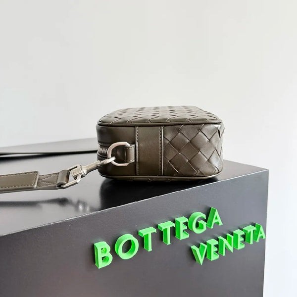 BV 25 Small Intrecciato Camera Bag 24.5cm Olive Green Cowhide HW