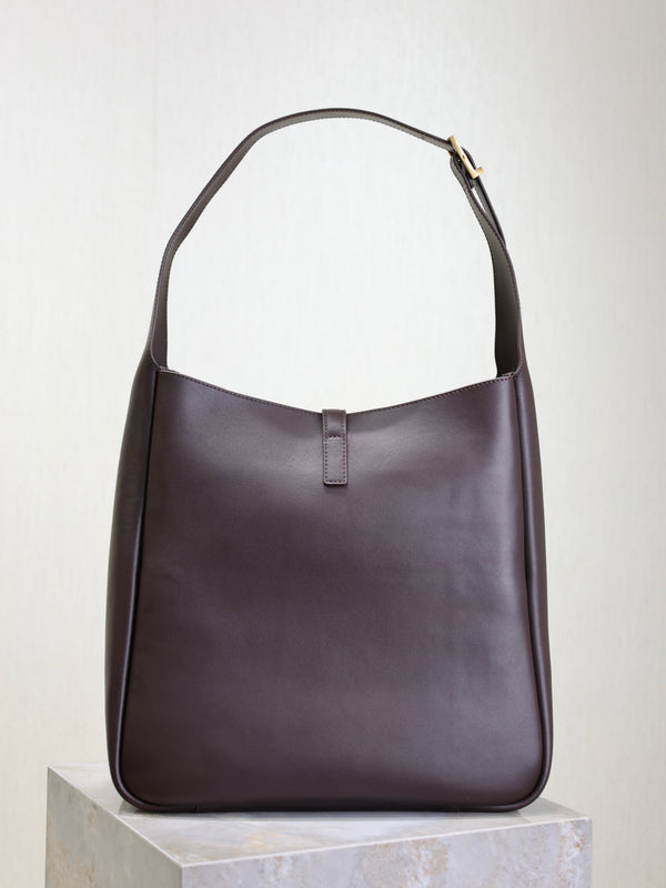 LE 5 À 7 LARGE BAG 31 IN COFFEE LAMBSKIN
