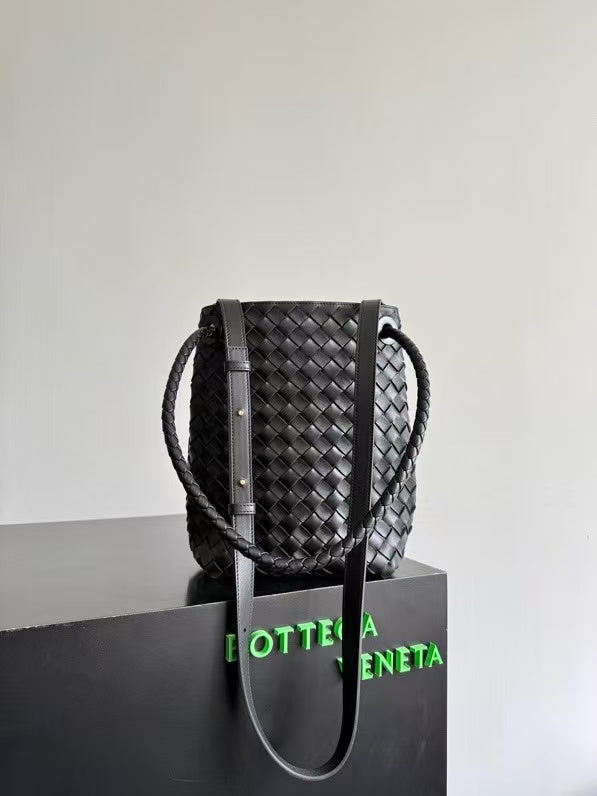 BV Andiamo Small Bucket Bag Black 30cm Lambskin 855757