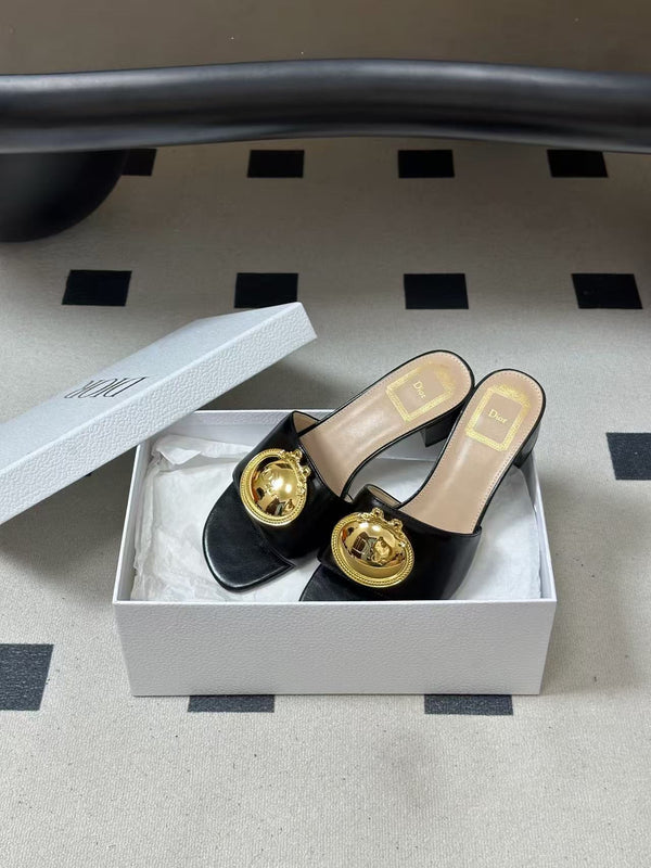 CD 26s Médaillon Buckle Slides Black Lambskin