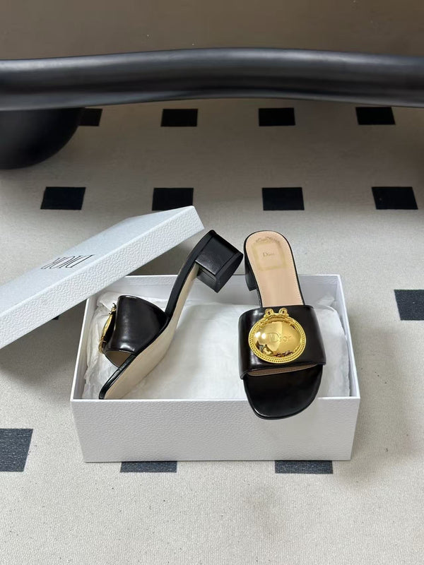 CD 26s Médaillon Buckle Slides Black Lambskin