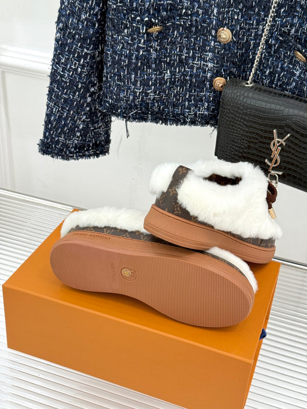 LV 26S Cloud Flat Comfort Clogs Bow Detail White Shearling