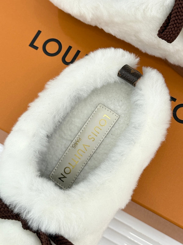 LV 26S Cloud Flat Comfort Clogs Bow Detail White Shearling