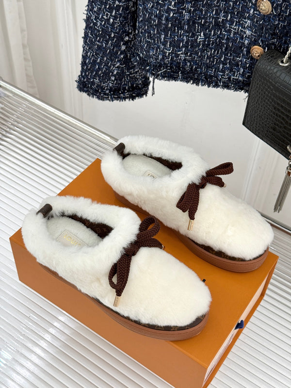 LV 26S Cloud Flat Comfort Clogs Bow Detail White Shearling