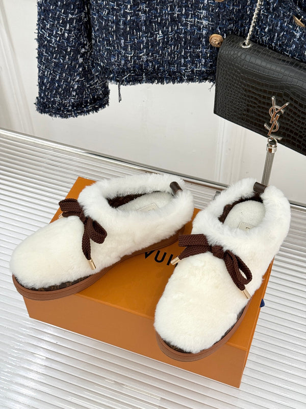 LV 26S Cloud Flat Comfort Clogs Bow Detail White Shearling