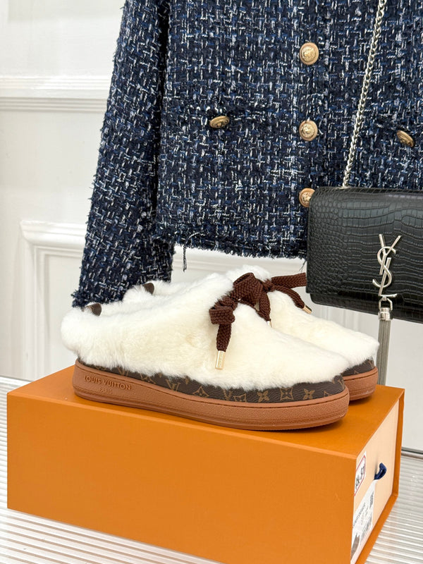 LV 26S Cloud Flat Comfort Clogs Bow Detail White Shearling