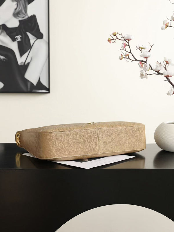 CC 26FW Large Hobo Bag 32.5 cm Grained Calfskin