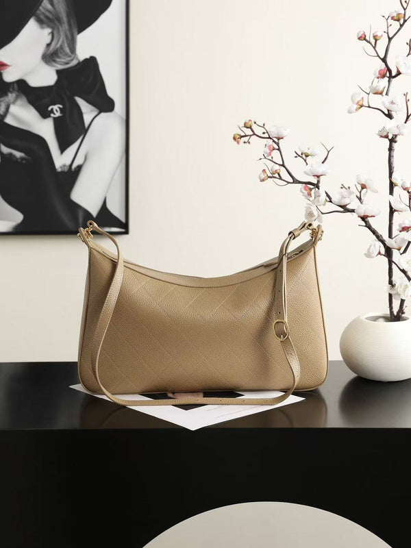 CC 26FW Large Hobo Bag 32.5 cm Grained Calfskin