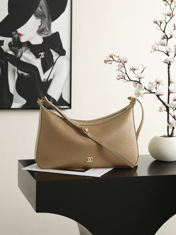 CC 26FW Large Hobo Bag 32.5 cm Grained Calfskin