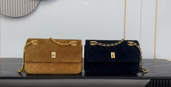 CC 26A Quilted Flap Shoulder Bag 22cm Suede
