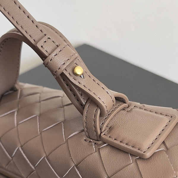 BANG BANG 22 VANITY CASE IN LIMESTONE CALFSKIN