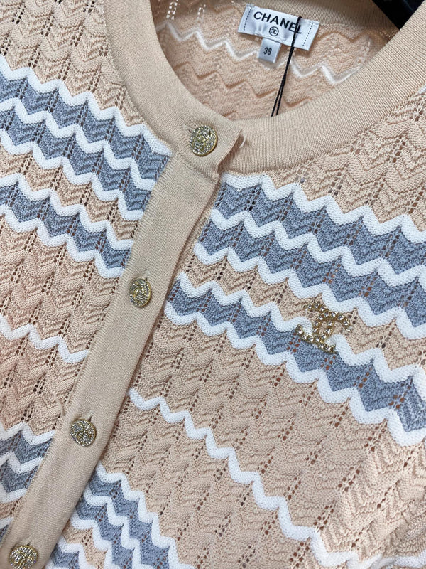 Chanel Two-Tone Cardigan Short-sleeved Shirt in Viscose