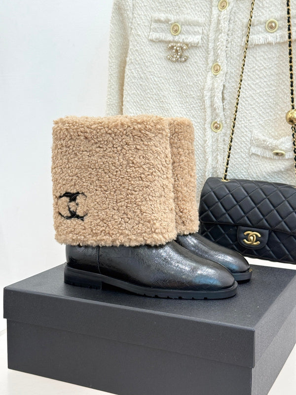 CC 26FW Short Boots Fold-Over Shearling Cuffs Black Logo Leather 188558