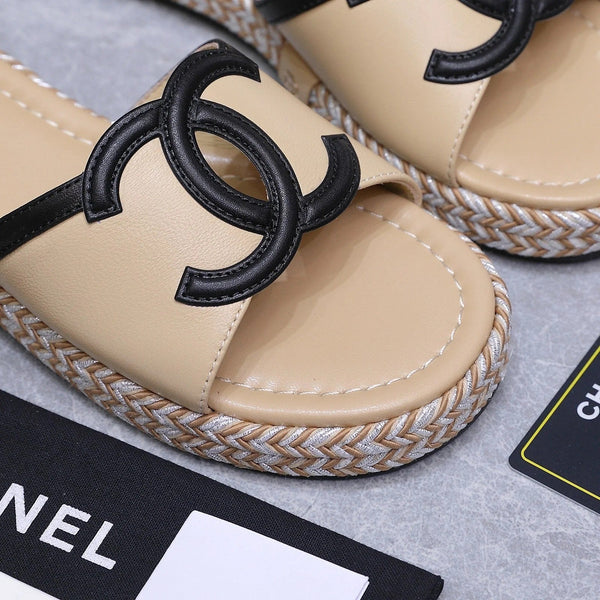 CC 2026 Slippers Beige Sheepskin 758401