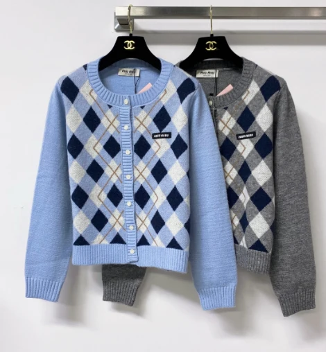 Miu 2026 Cardigan with Logo Embellishment Wool 836130