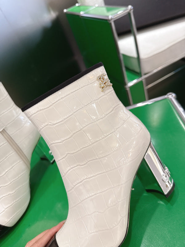 Chanel 2025ππ High Heeled Ankle Boots Cream and Black Glossy Leather 507546