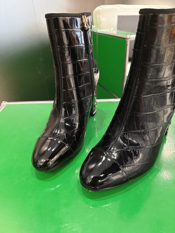 Chanel 2025ππ High Heeled Ankle Boots Black Glossy Leather 507547