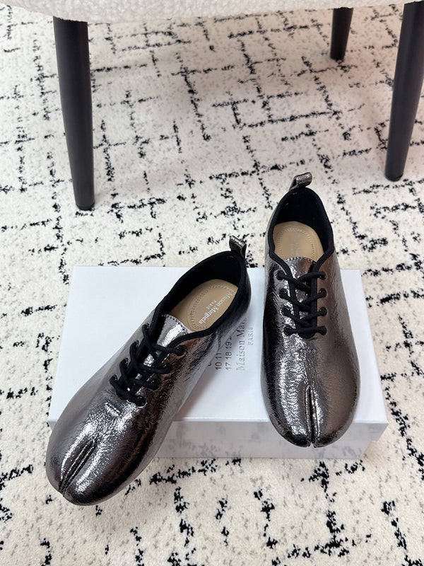 MM Tabi 6-Point Toe Lace-up Shoes Dark Grey Metalic Calfskin 558424