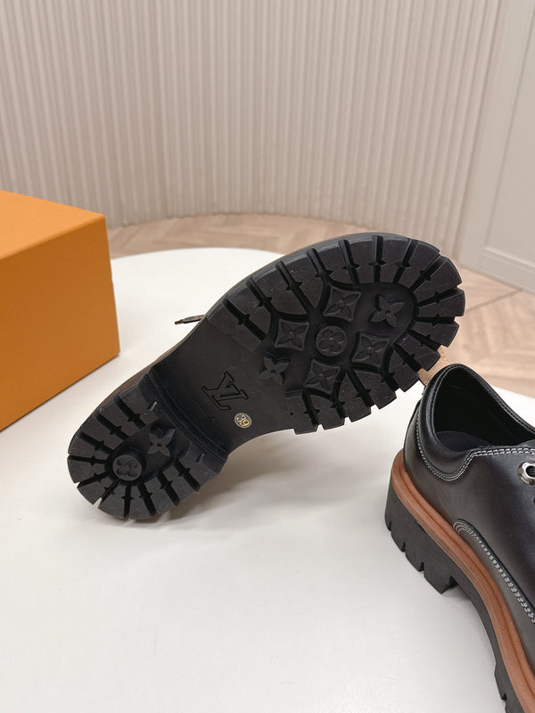 LV 26s Remix Derby Black Cowhide 595412