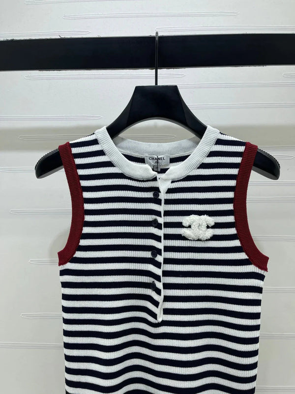 CC 2026 Color-blocked Crew Neck Knit Vest Wool 390665