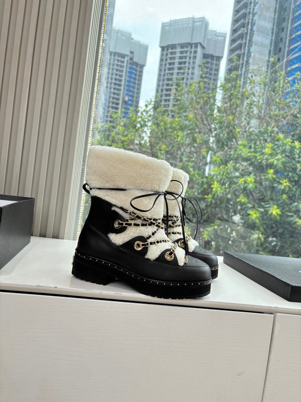 CC 2025 Short Boot White Black Cowhide Wool 548841