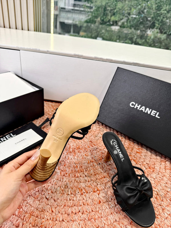 CC 26s Bow Heels Sandals Black Sheepskin 703671
