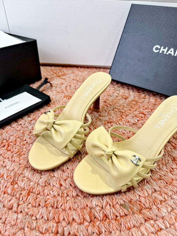 CC 26s Bow Heels Sandals Beige Sheepskin 703673