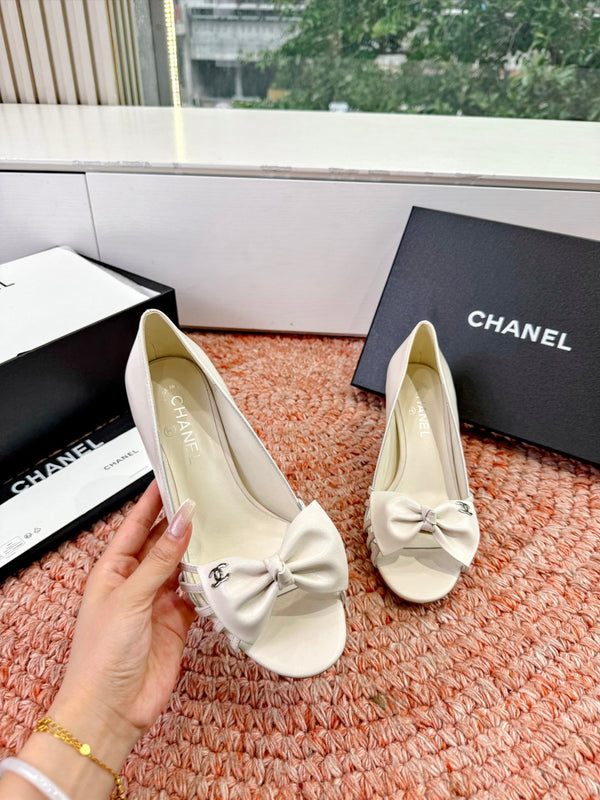CC 26s Bow Heels Sandals White Sheepskin 703676