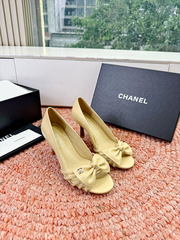 CC 26s Bow Heels Sandals Beige Sheepskin 703678
