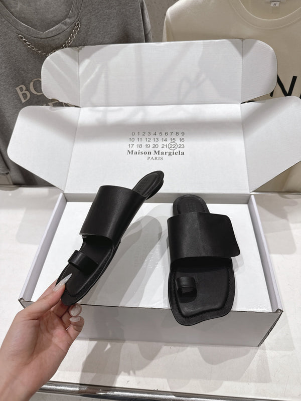 MM Flat Flip-Flops Black Cowhide 896509