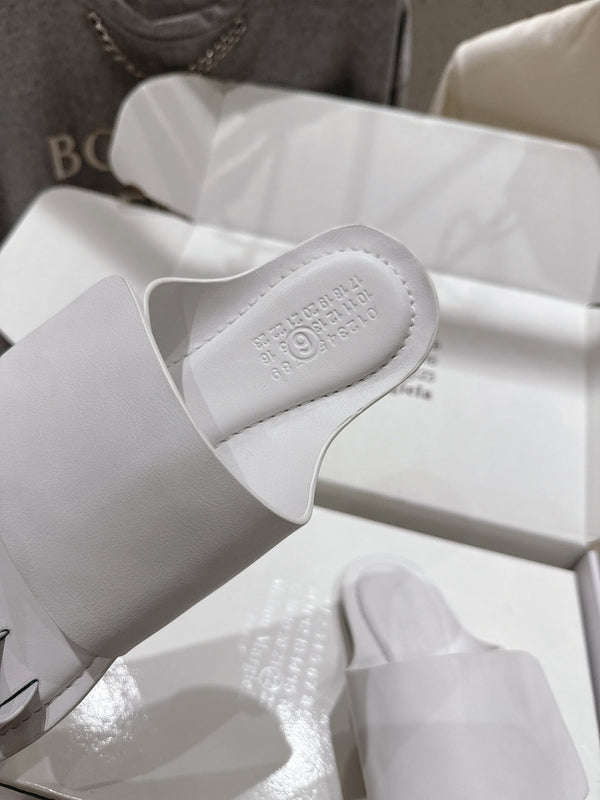 MM Flat Flip-Flops White Cowhide 896510