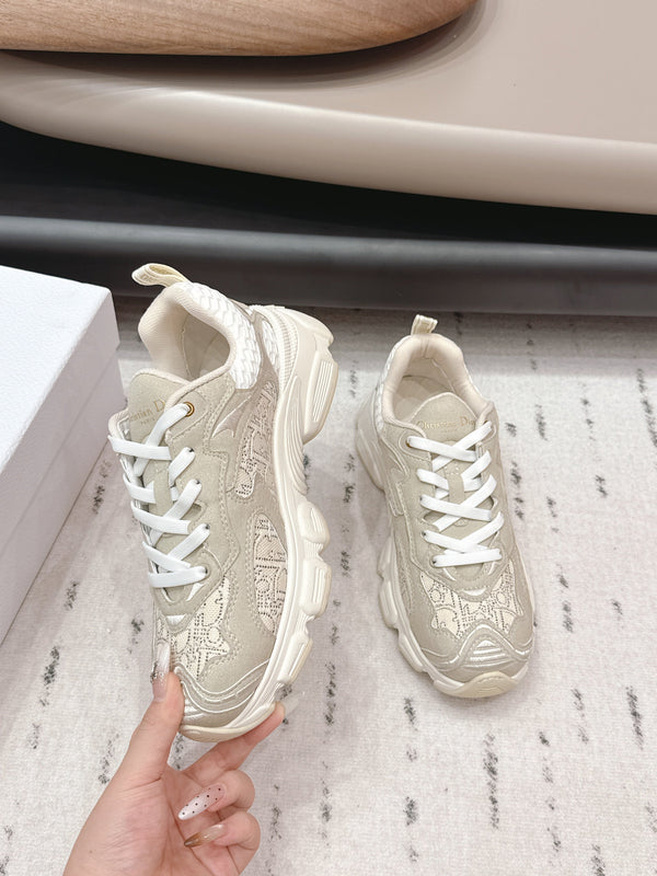 CD 26s Vibe Sneaker Taupe Suede 613748
