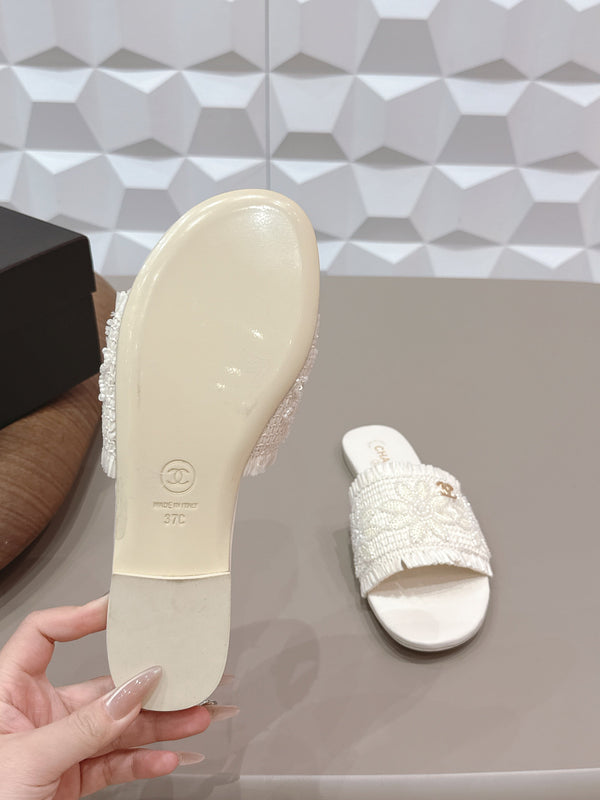 CC 26s Flat Sandals White Straw Leather 613264