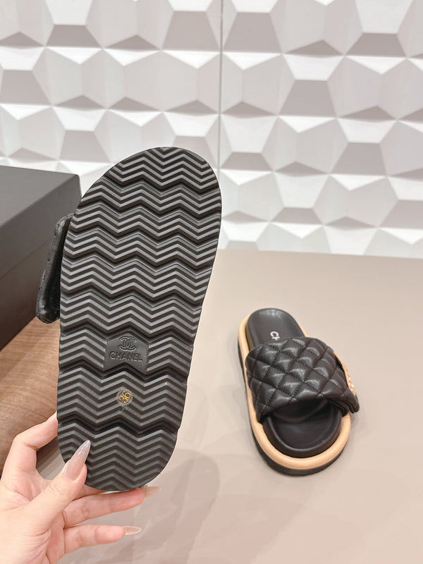 CC 26s Sandals Buckle Black Quilted Leather 613271