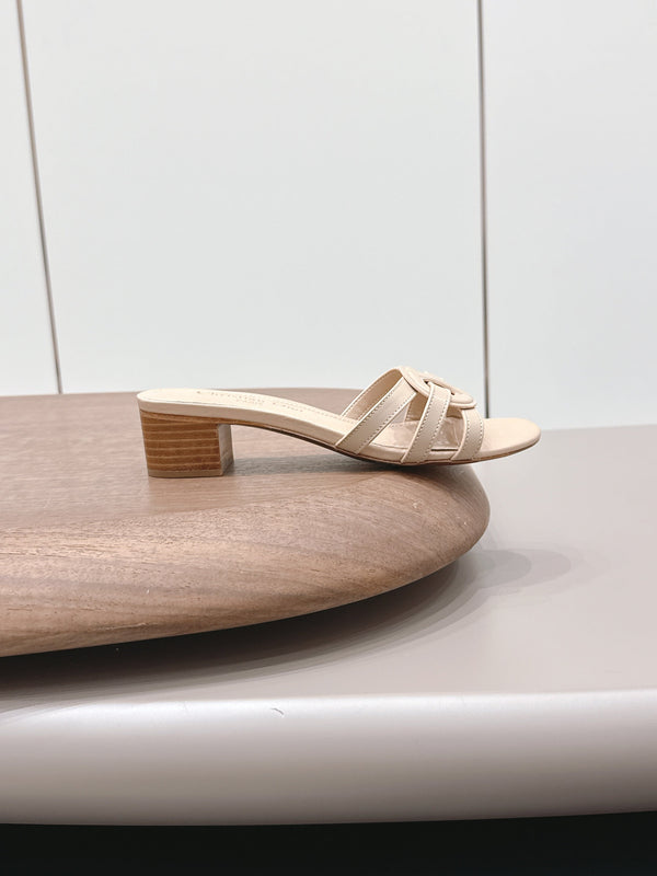 CD 26s D-Club Sandal 4.5cm Beige Calfskin 738243