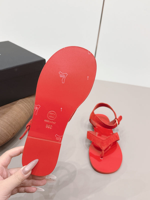 CC 26s Round-Toe Flip-Flops Red Suede 738036