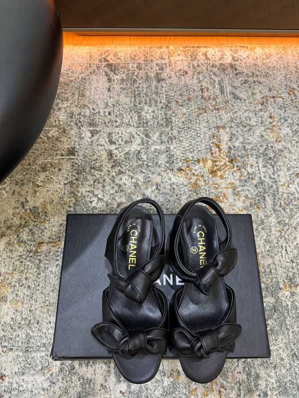 CC Double Bow Sandal 2cm Black Sheepskin 804019