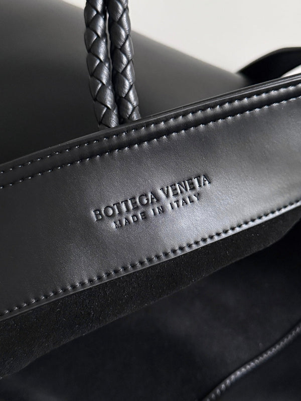 BV 25S Medium Liberta 30cm Black Calfskin GHW