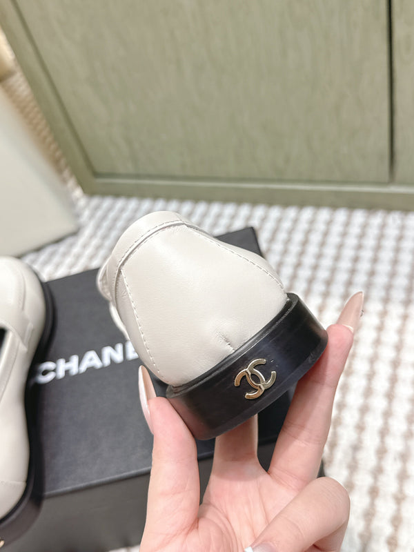 CC 26SS Loafers 3cm White Cowhide 653492