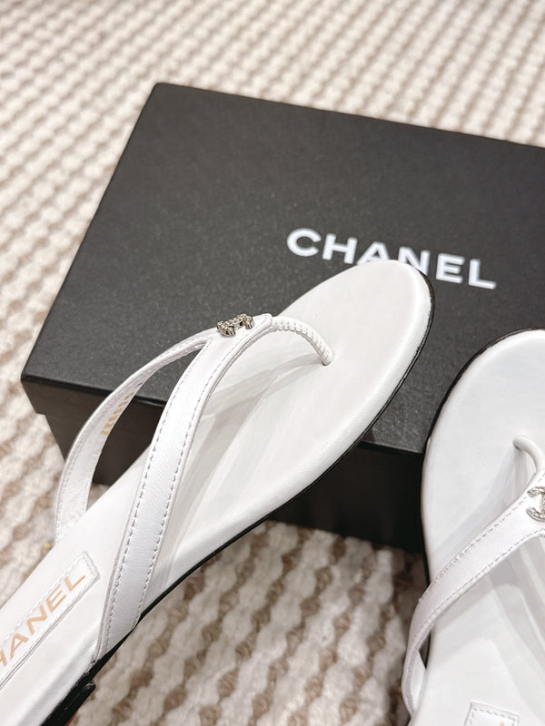 CC 26ss Flip-Flops White Sheepskin 653597