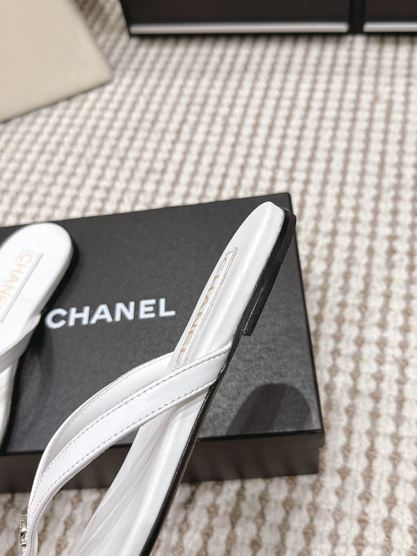 CC 26ss Flip-Flops White Sheepskin 653597