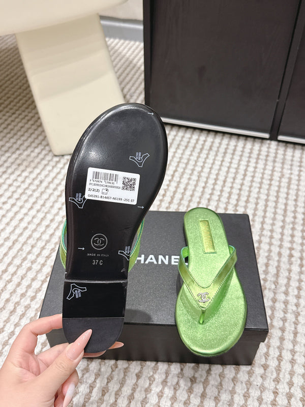 CC 26ss Flip-Flops Green Metalic Sheepskin 653602