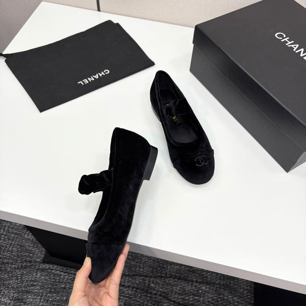 CC 25 Mary Janes In Black Velvet And Sheepskin 352463