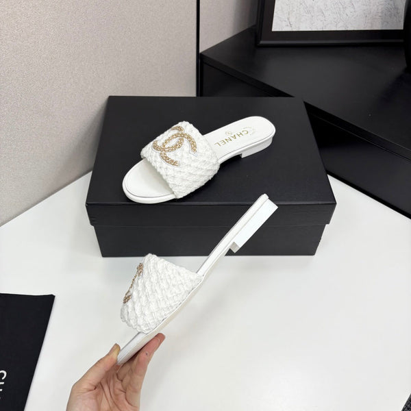 CC 25 Doubble Chain Embroidered Slippers White Fabric And Sheepskin 352492