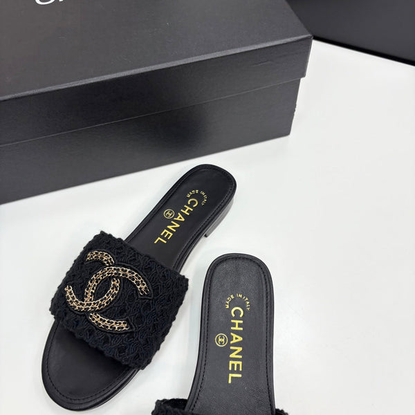CC 25 Doubble Chain Embroidered Slippers Black Fabric 352495
