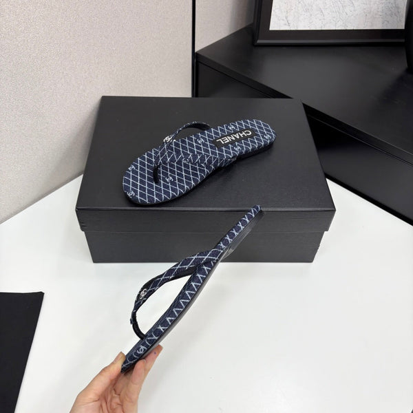 CC Crystal Logo Thong Sandal Navy Blue Fabric And Sheepskin 352483