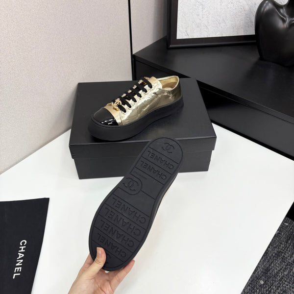 CC25 Lace-up Sneakers Gold Metallic Cowhide And Black Patent Leather 352500