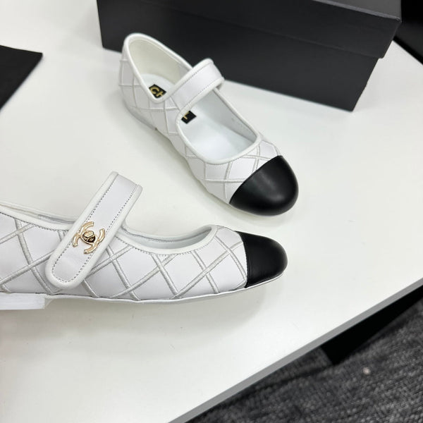 CC25 Mary Janes White Black Cowhide 352504