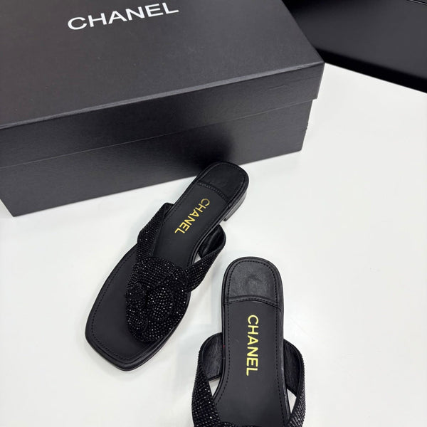CC 25 Camellia Thong Sandals Black Stone Grain And Sheepskin 368834